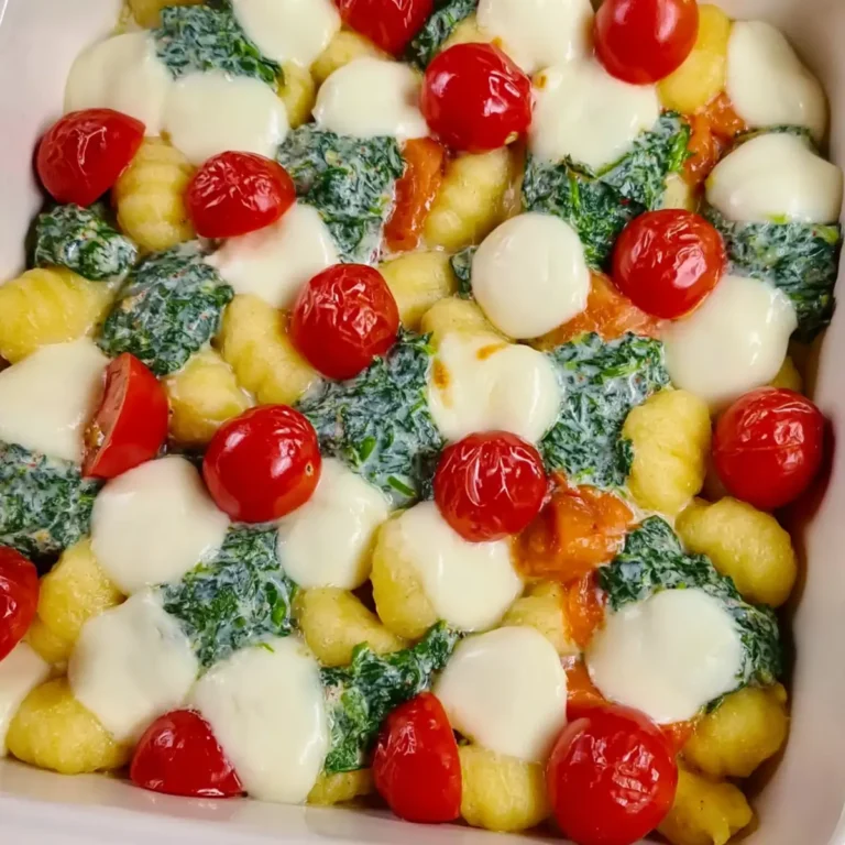 Gnocchi Auflauf mit Spinat, Tomate und Mozzarella